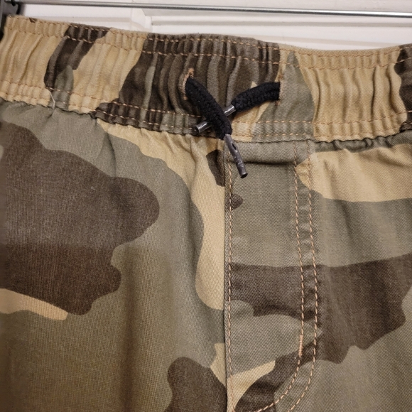 TWO BOY SHORTS: TEK GEAR SZ 10/12 WONDER NATION CAMAFLOUGE CARGO SHORTS SZ 10/12 - Picture 10 of 16